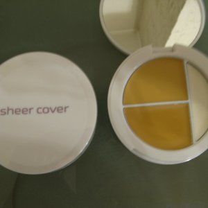 Sheer cover concealer trio -